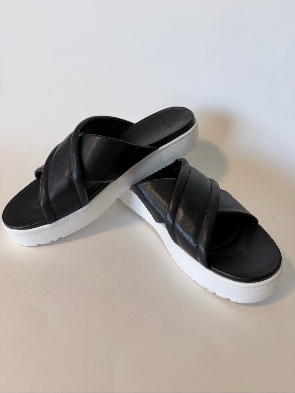UGG Women's Zayne Crossband Sandal black and white size 10